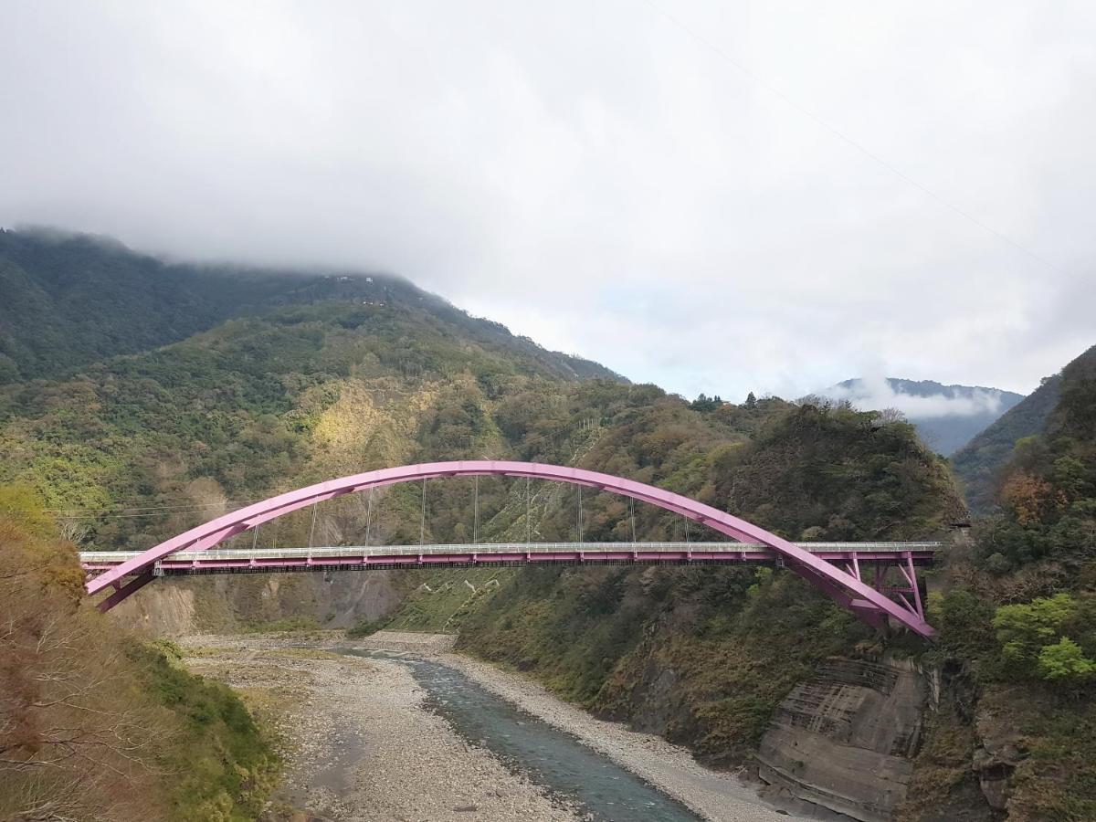 拉拉山周家渡假旅館 Hualing Exteriér fotografie
